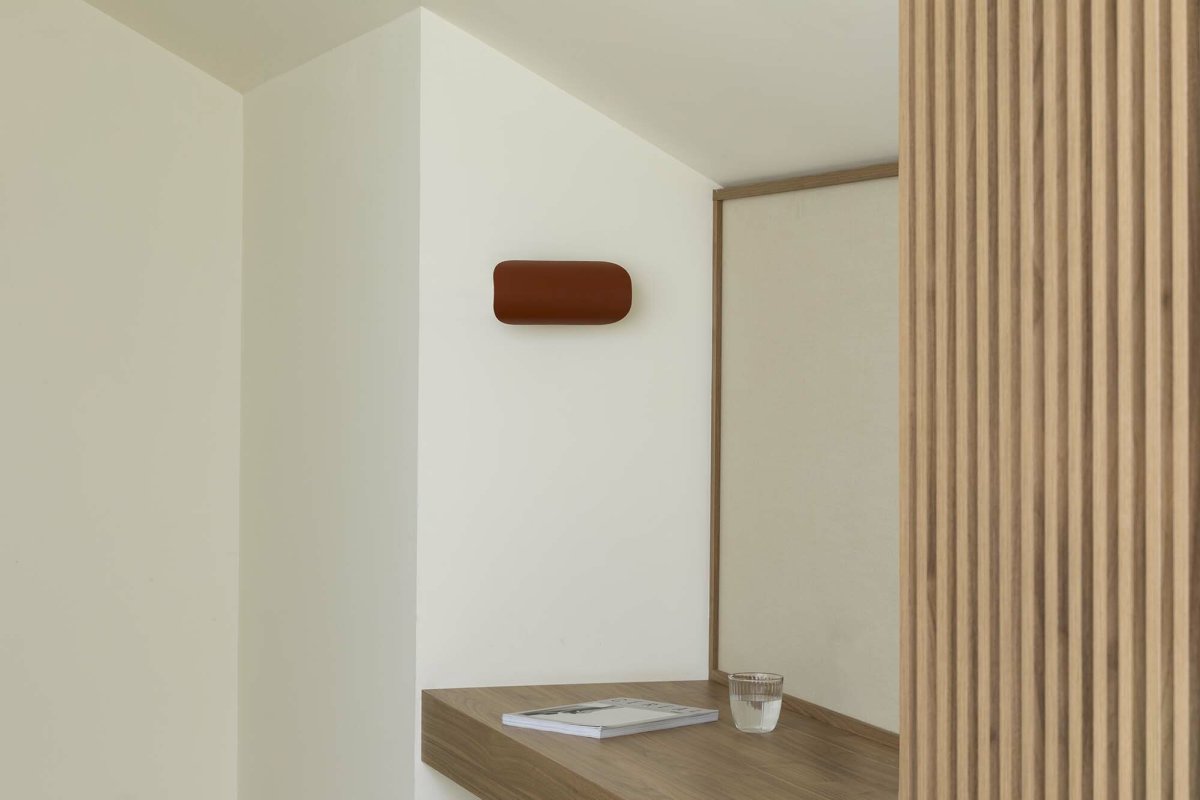 Novo 25cm Terre cuite applique murale De Faro Barcelona - Novo est une applique murale moderne en terre cuite mate alliant style et fonctionnalit&eacute;.