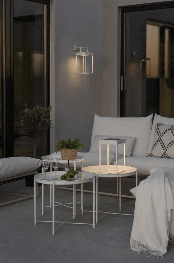 Portofino 30cm Blanc lampe solaire De Konstsmide - La lampe dispose d'un variateur permettant de régler la luminosité et la température de couleur.