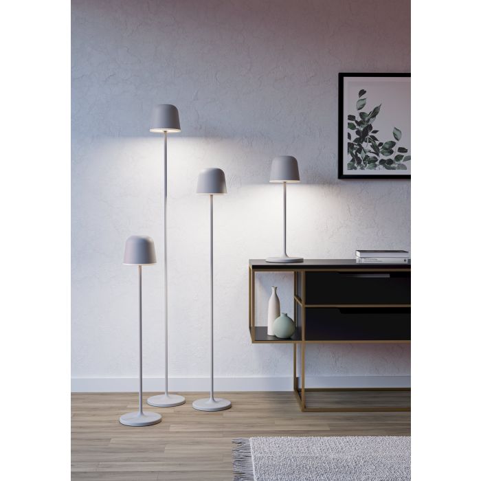 Mannera 140cm Gris portable De Eglo - Grâce à la fonction sans fil, la lampe peut être placée n'importe où dans la pièce et fournit une lumière uniforme et agréable - parfaite pour créer une atmosphère ou pour lire.
