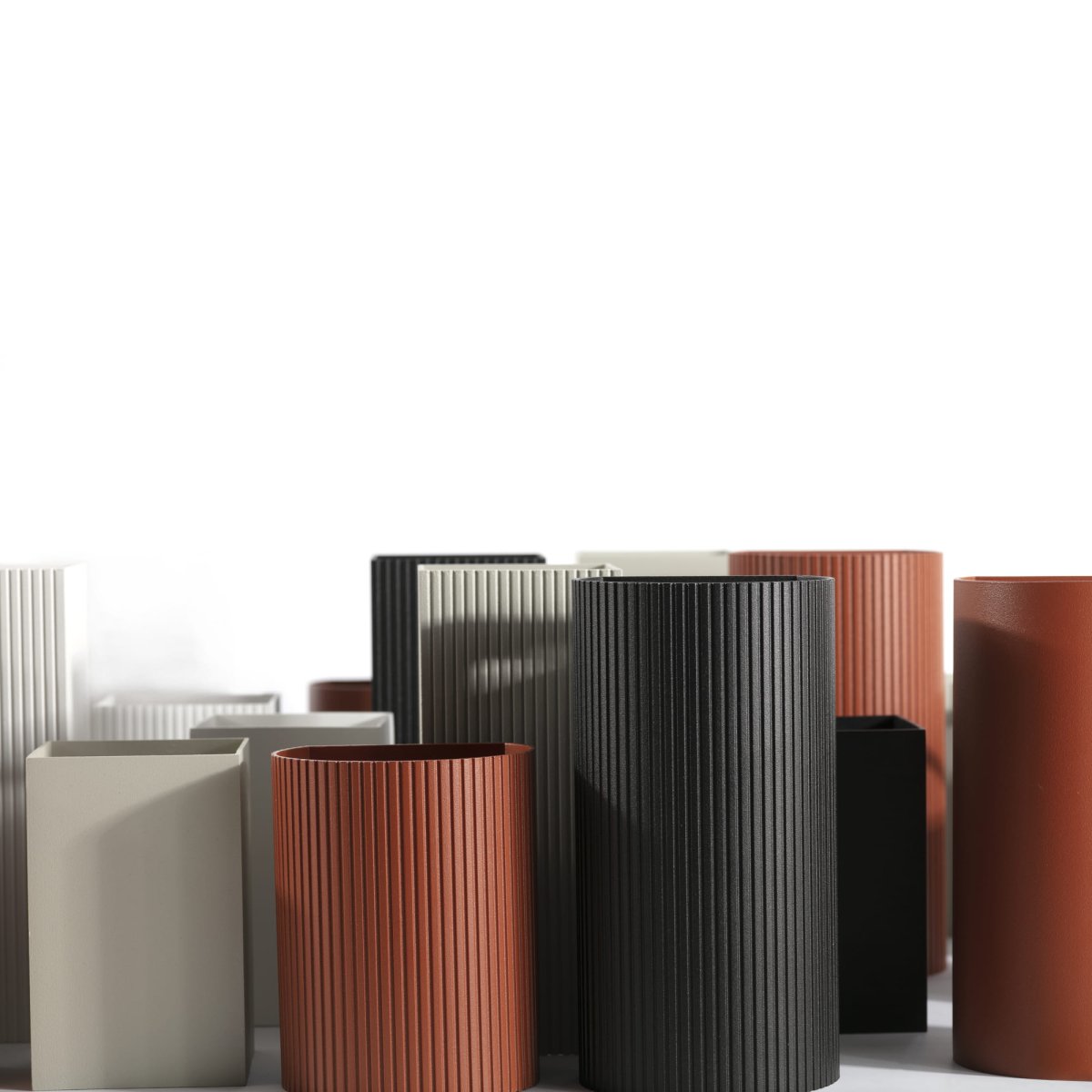 Lune 15cm Terre cuite cannelée applique murale De Faro Barcelona - Elle allie un &eacute;clairage fonctionnel et efficace &agrave; une surface textur&eacute;e moderne qui apporte du dynamisme.