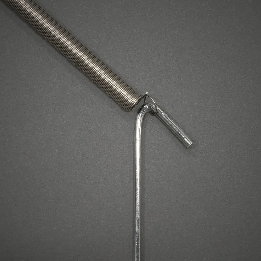 Éclairage Pour Mât De Drapeau Warm White 8m Noir De Konstsmide - Guirlande lumineuse pour mât de drapeau avec 5 boucles et 100 lumières LED blanches chaudes et givrées qui créent une lueur hivernale élégante.