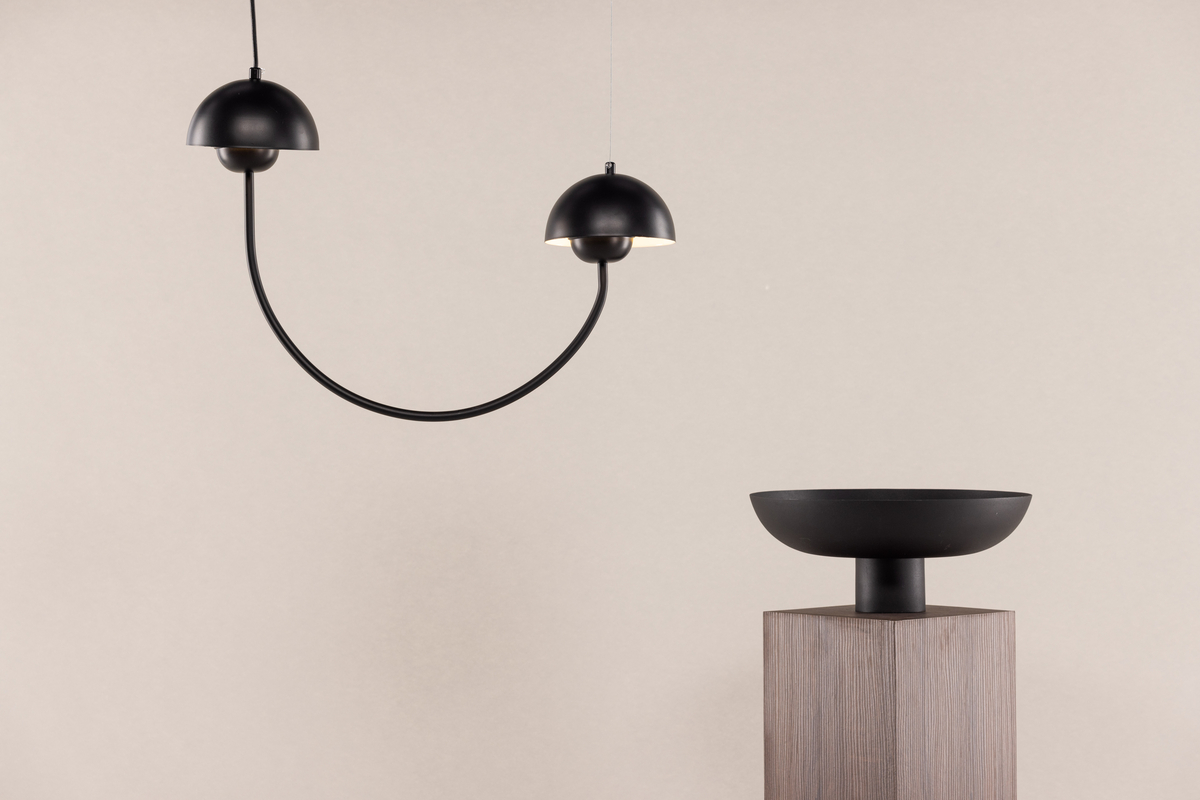 Lyckorna 55cm Noir suspension De Venture Design - Placez-le au-dessus de la table &agrave; manger ou dans la cuisine.