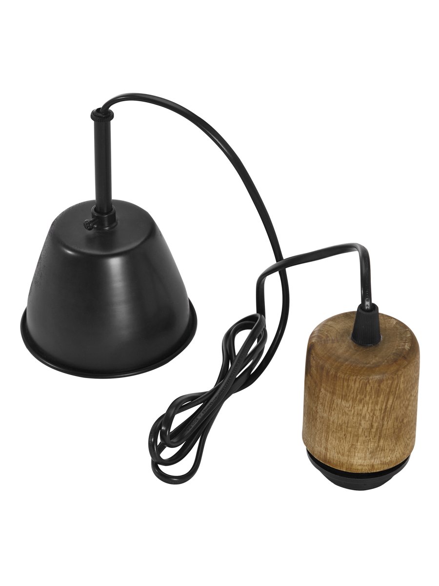 Estrid Ø40 Vert suspension De PR Home - Son abat-jour, recouvert de tissu rayé, présente une forme légèrement conique et est orné d'un généreux volant à sa base.