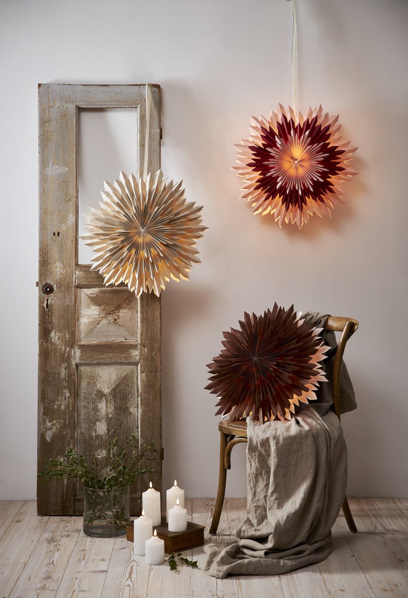 Ice Ø50 Beige De Star Trading - Fantastique &eacute;toile en papier beige r&eacute;alis&eacute;e &agrave; partir de trois couches de papier pli&eacute;.