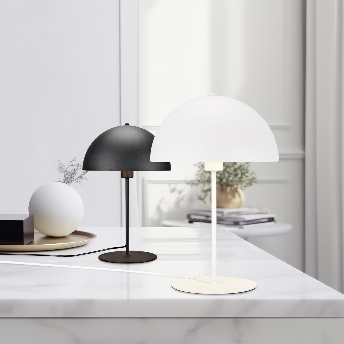 Nola 30cm Blanc lampe de table De Trio Lighting - Le design moderne en forme de champignon s'intègre dans votre intérieur et crée une harmonie dans votre maison.