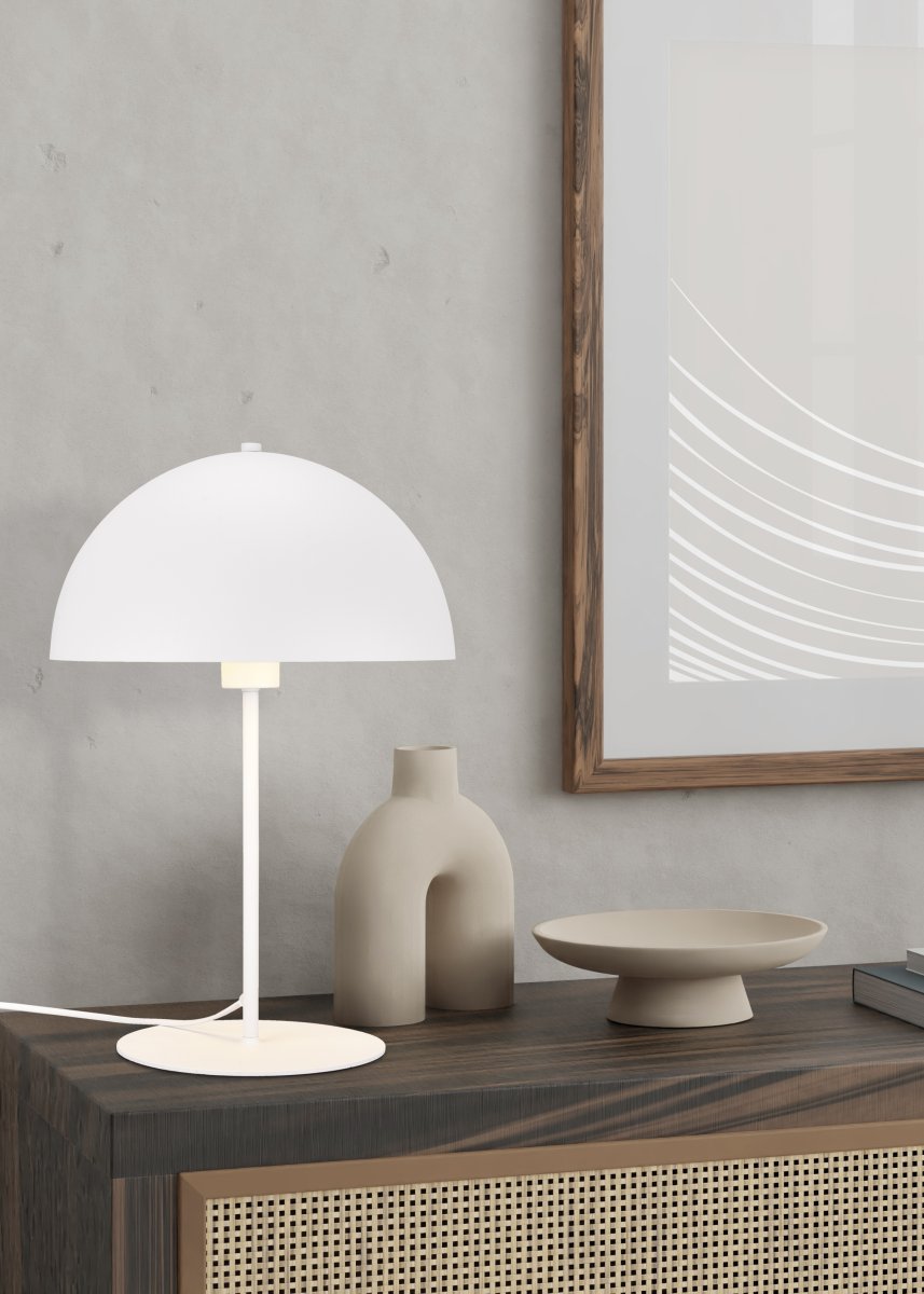Nola 45cm Blanc lampe de table De Trio Lighting - Le design moderne en forme de champignon s'intègre dans votre intérieur et crée une harmonie dans votre maison.