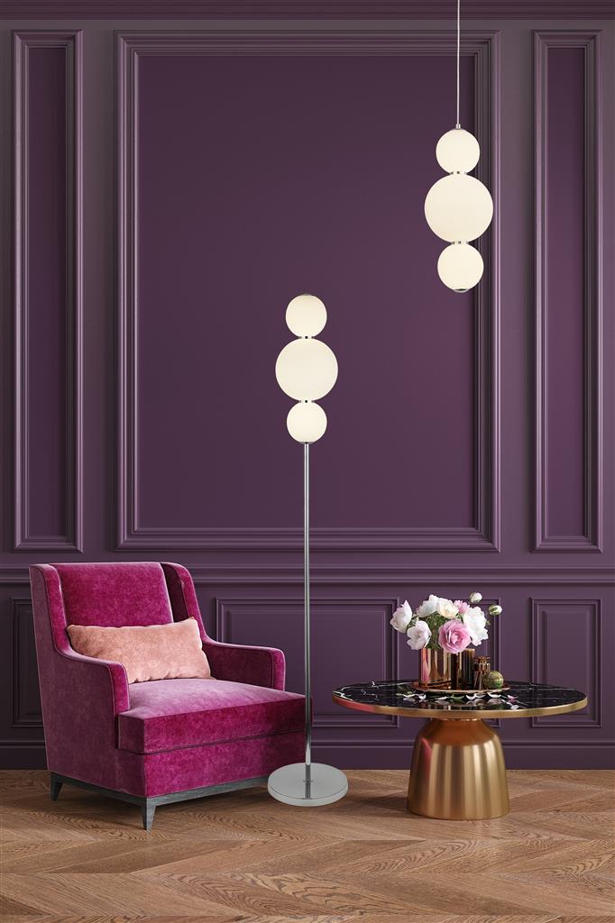 Snowball Ø18 Chrome suspension De Searchlight - Snowball est une suspension qui se démarque vraiment – avec ses abat-jour ronds en verre opale et une touche de chrome, elle a une expression douce, presque tactile, qui manque à de nombreuses autres lampes.