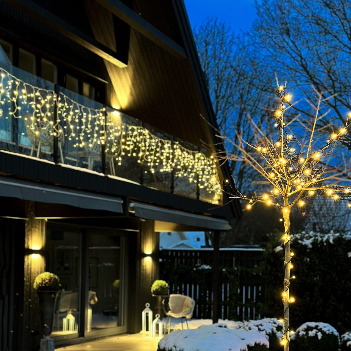 Ice Transparent De Lightson - Avec une longueur totale de 10 m (+ 3 m de c&acirc;ble de d&eacute;marrage), Ice est parfait pour &ecirc;tre plac&eacute; &agrave; l'ombre/sur le toit ; cette cl&ocirc;ture ainsi que le long des cl&ocirc;tures et des murs.