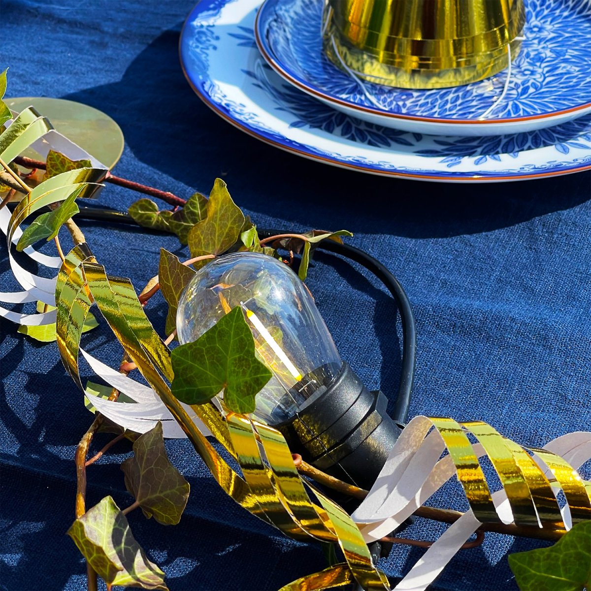 Deco bulb x 5 Transparent De Lightson - Cette ampoule décorative avec un abat-jour transparent résistant aux intempéries et une lumière blanche chaude et douce est parfaite pour un éclairage de fête chaleureux.