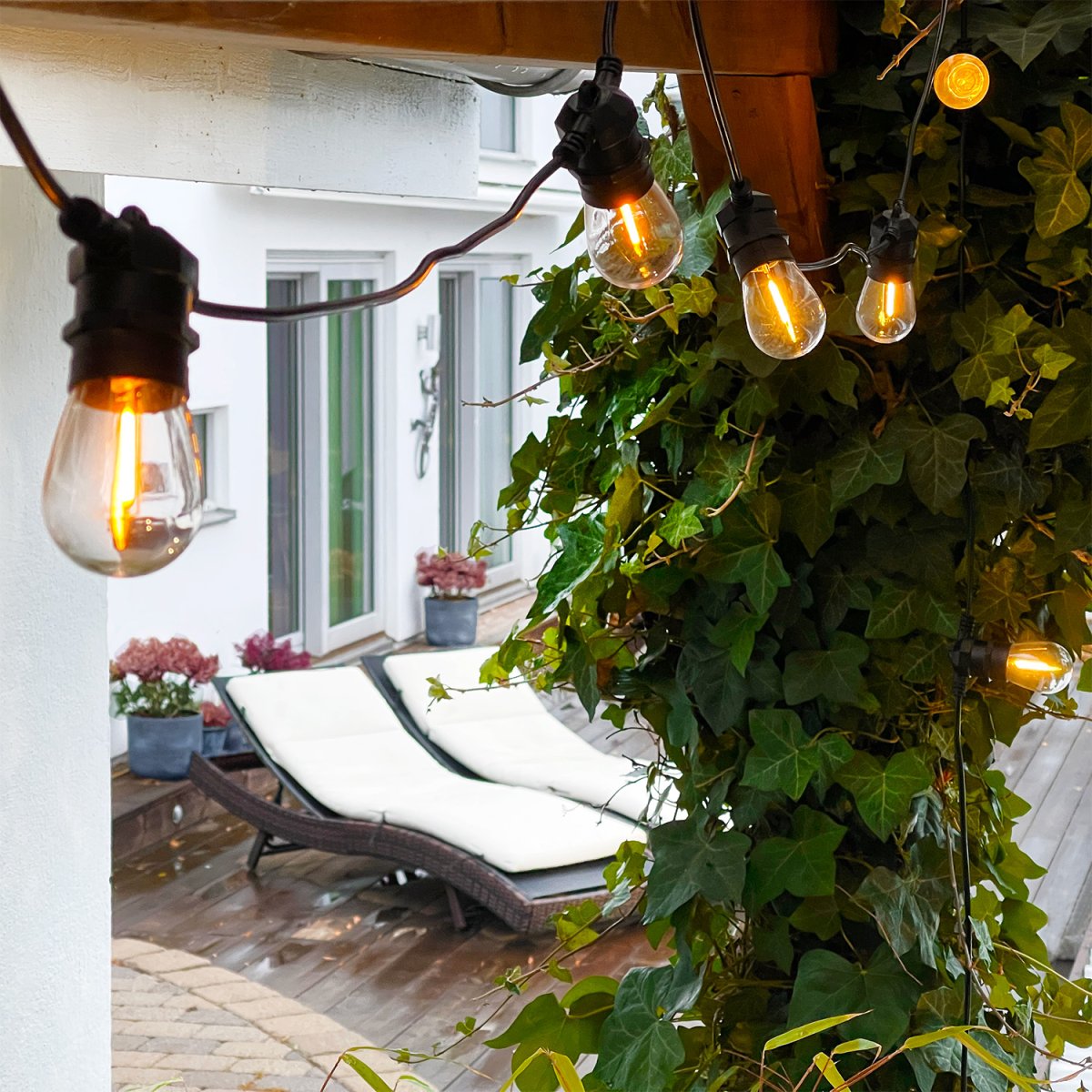 Deco bulb x 5 Transparent De Lightson - Cette ampoule décorative avec un abat-jour transparent résistant aux intempéries et une lumière blanche chaude et douce est parfaite pour un éclairage de fête chaleureux.