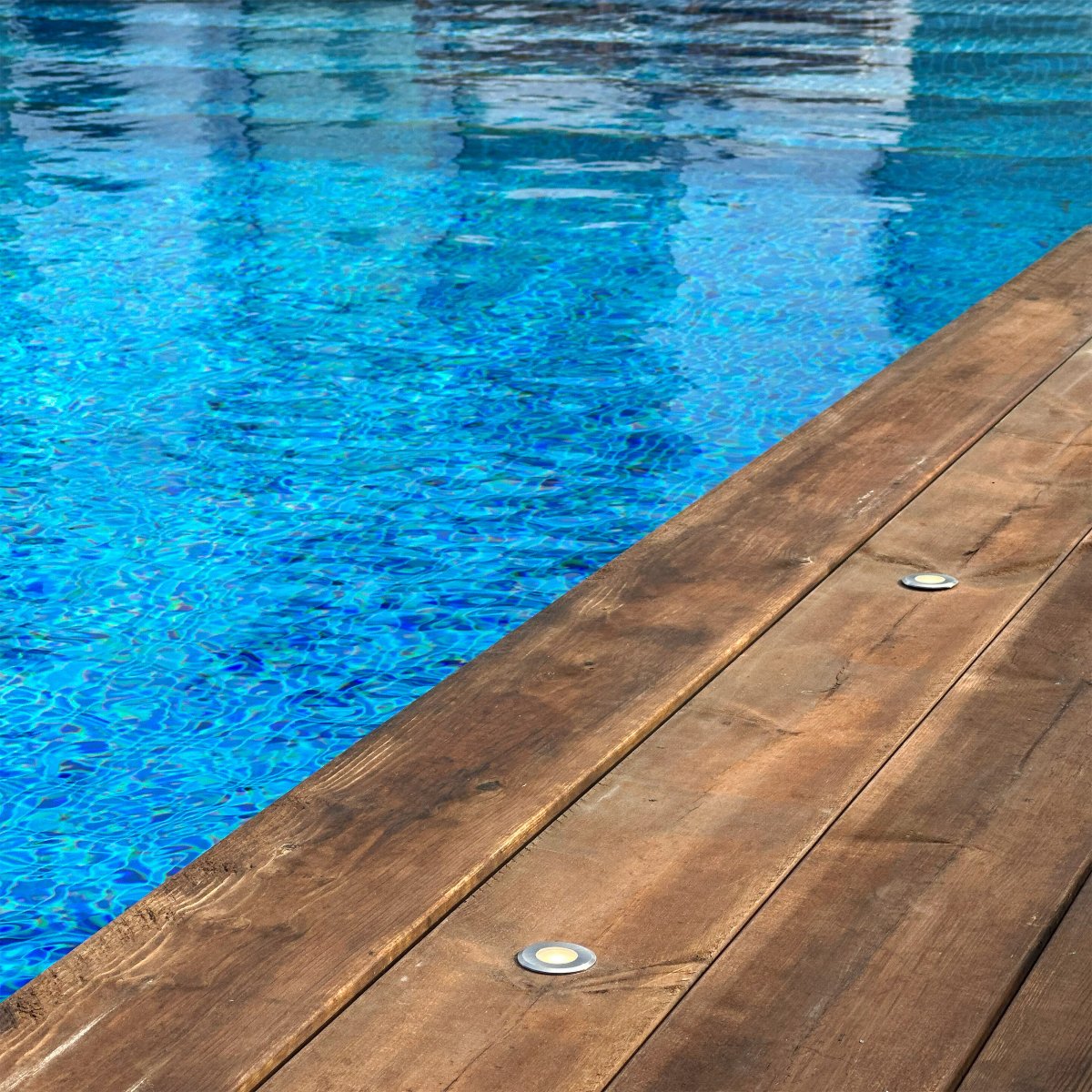 Dexter 10 Argent De Lightson - La livraison comprend 10 spots de pont, un c&acirc;ble de d&eacute;rivation de 10 m et un transformateur (21 W).