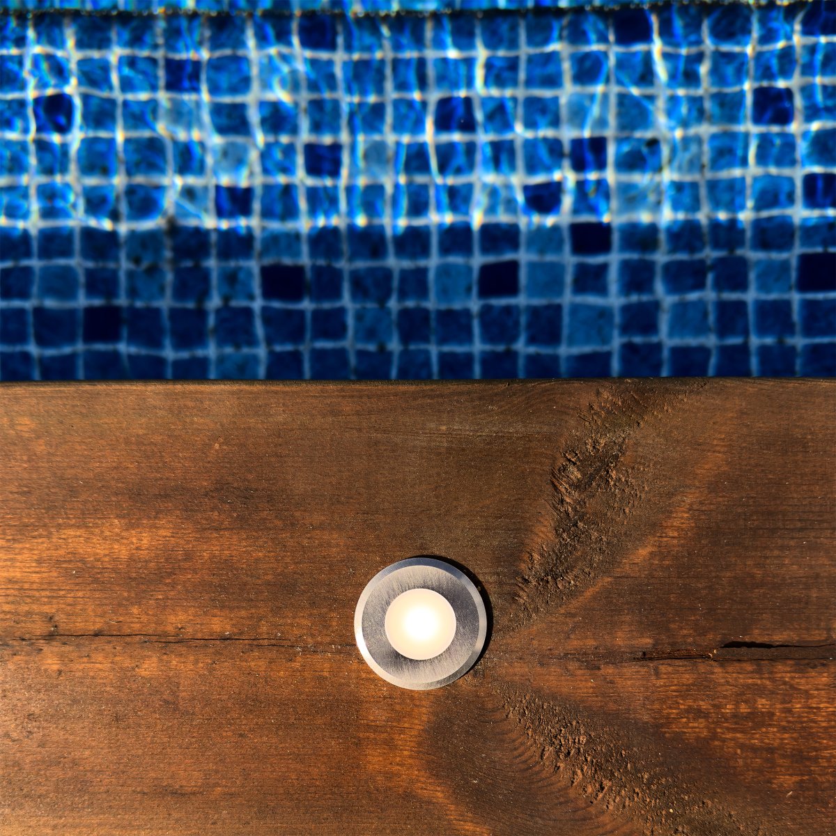 Dexter 10 Argent De Lightson - La livraison comprend 10 spots de pont, un c&acirc;ble de d&eacute;rivation de 10 m et un transformateur (21 W).