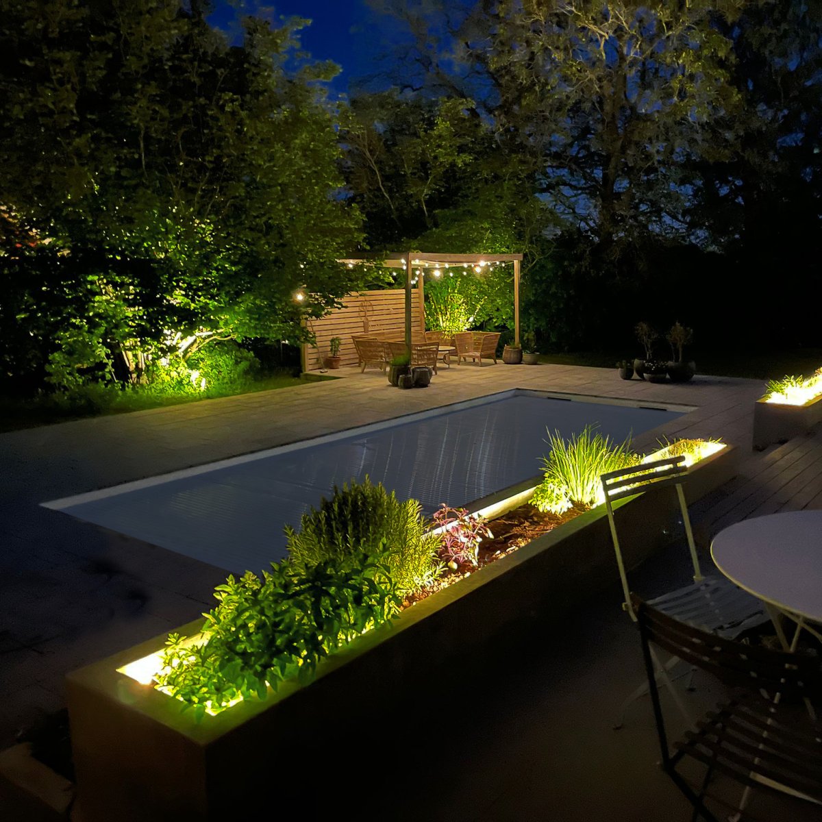 Strip (2.5m) Transparent De Lightson - Veuillez noter que si vous souhaitez couper la bande et la placer à l'extérieur, vous devrez remplir le joint d'extrémité inclus avec de la colle silicone (non incluse) pour le rendre étanche.
