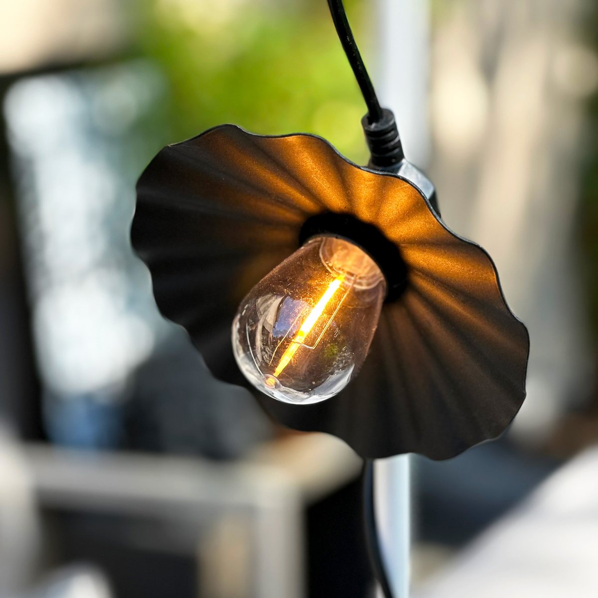 Shady 10 Noir De Lightson - Prise de jardin et Play by LightsOn - Un système 12 volts flexible et abordable pour votre jardin que vous pouvez facilement installer vous-même et étendre plus tard jusqu'à 50 mètres si nécessaire.