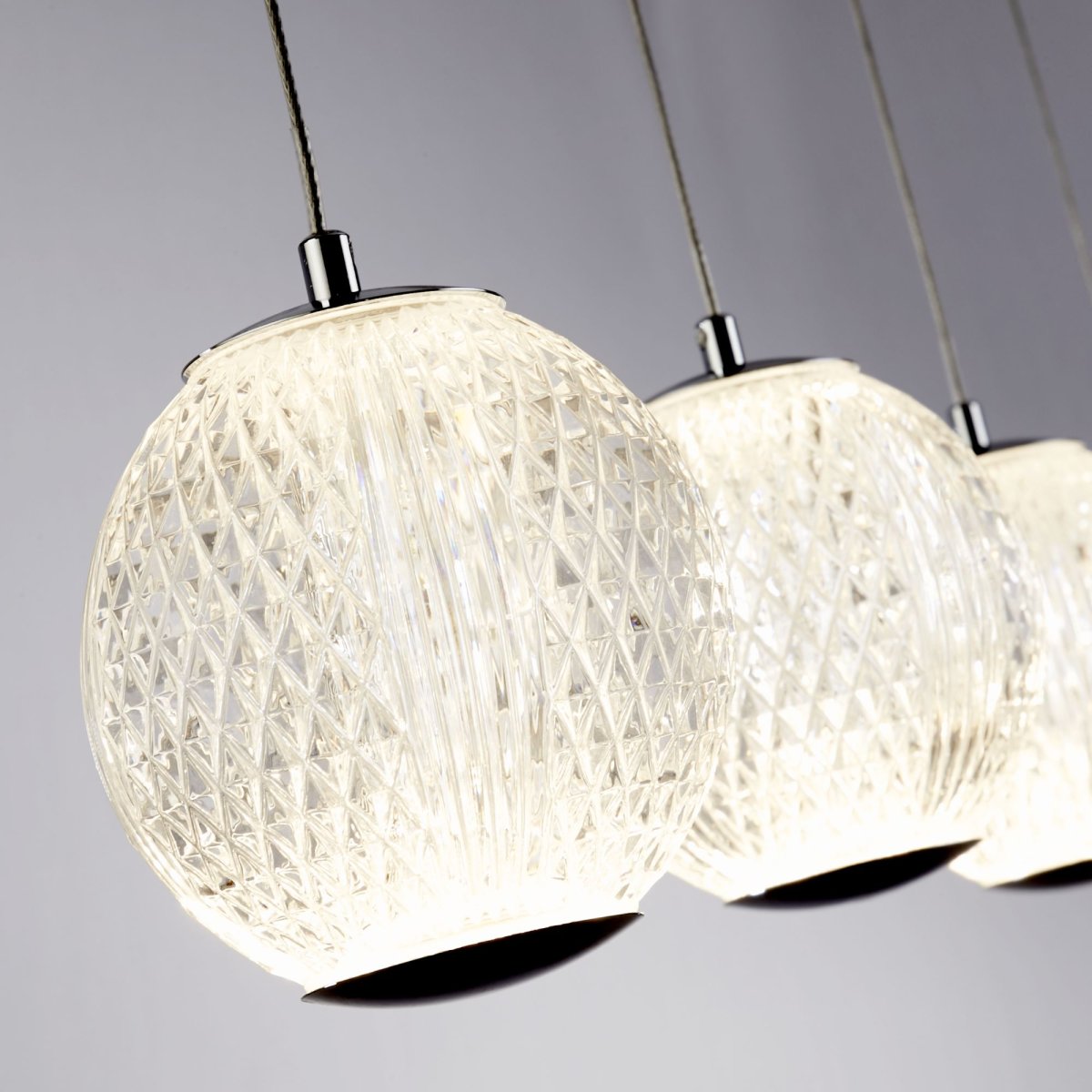 Allure 100cm Chrome suspension De Searchlight - La hauteur est réglable afin de pouvoir l'adapter à la fois à la fonction de la pièce et à la hauteur du plafond.