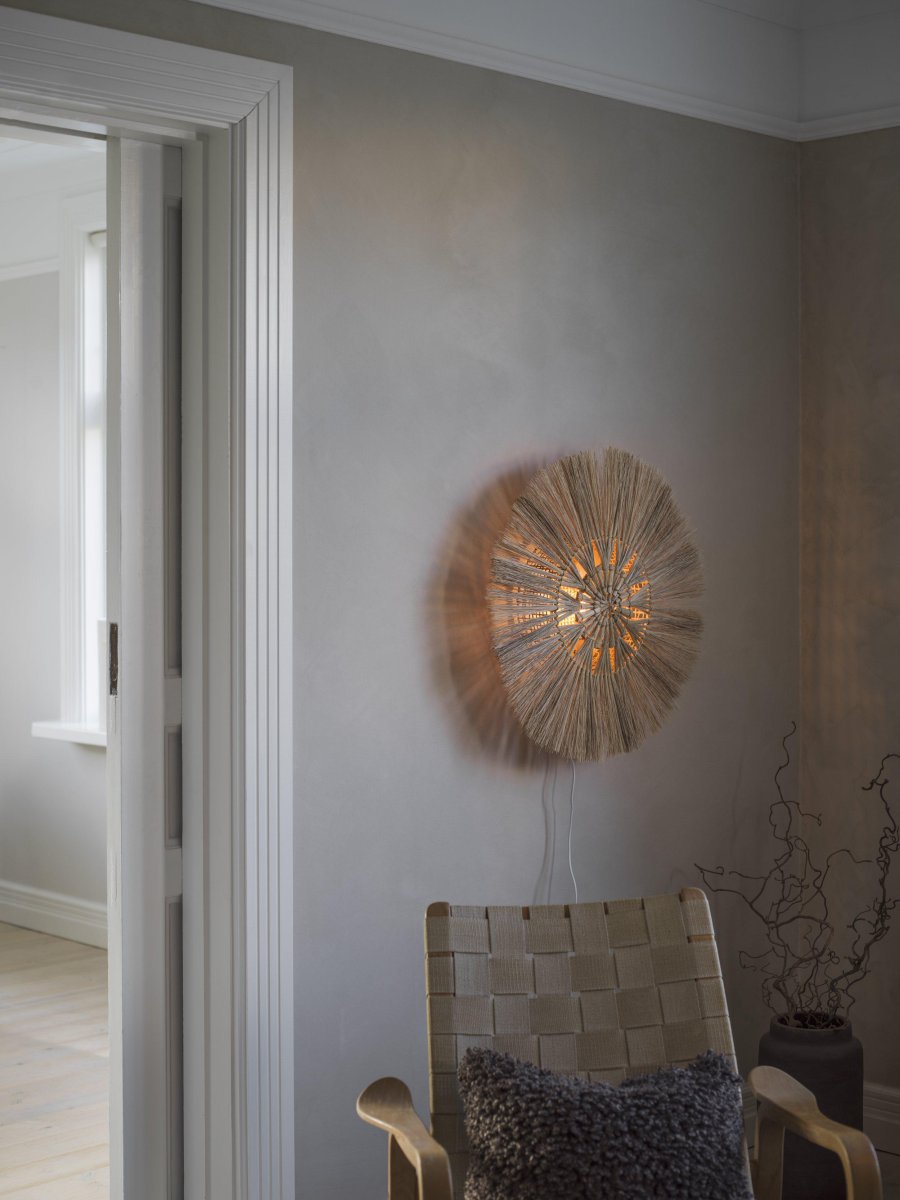 Amara Ø60 Nature applique murale De PR Home - Le matériau naturel peut varier en couleur, chaque parapluie est fait à la main et de légères variations de taille peuvent se produire.