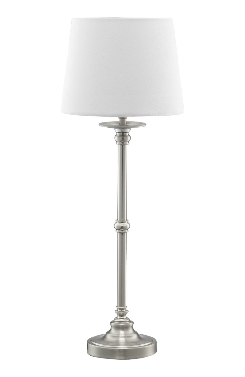 Axel Velours 58cm Blanc lampe de table De Pixie Design - La base de la lampe en m&eacute;tal avec une finition satin&eacute;e, associ&eacute;e &agrave; l'abat-jour en velours blanc, cr&eacute;e une belle atmosph&egrave;re dans la pi&egrave;ce.