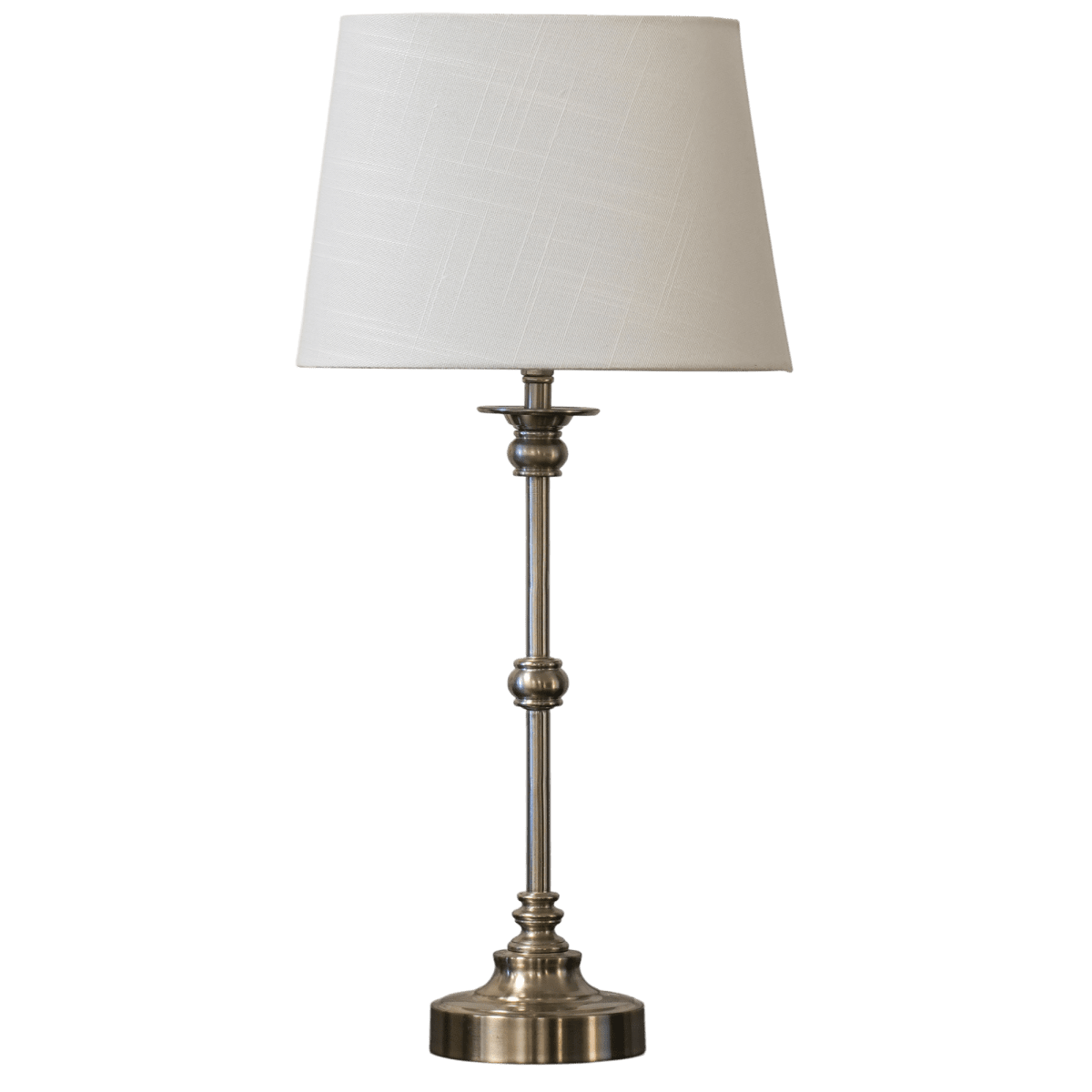 Axel Mini 50cm Argent/blanc cassé lampe de table De Lampan - La lampe est fournie avec un c&acirc;ble de 2 m&egrave;tres, un interrupteur et une prise.