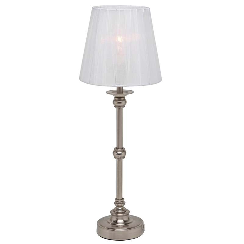 Axel Mini 48cm Argent lampe de table De Pixie Design - La base de la lampe en m&eacute;tal avec une finition satin&eacute;e, associ&eacute;e &agrave; l'abat-jour en organza blanc, cr&eacute;e une belle atmosph&egrave;re dans la pi&egrave;ce.