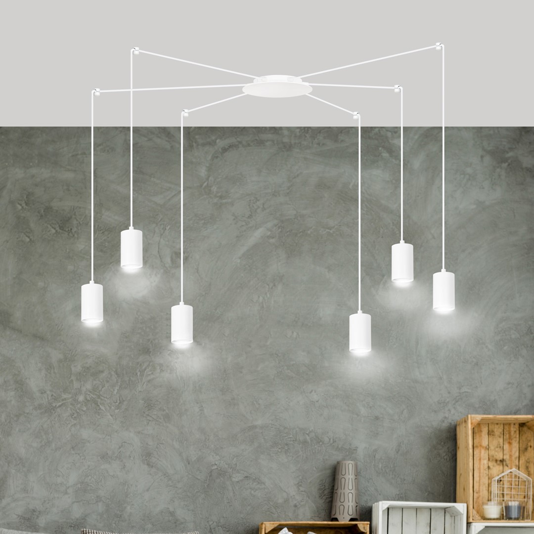 Traker 6 Blanc suspension De Emibig Lighting - Il est parfait pour les espaces loft élevés, mettant magnifiquement en valeur leur caractère moderne tout en offrant un bel éclairage.