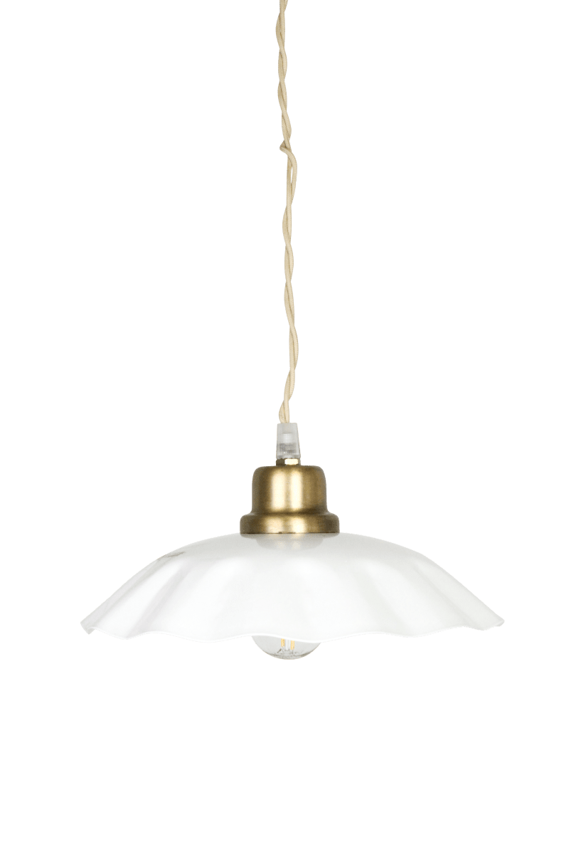  Diana Ø23 Blanc suspension De Strömshaga - Diana est une suspension &eacute;l&eacute;gante au design classique et intemporel.