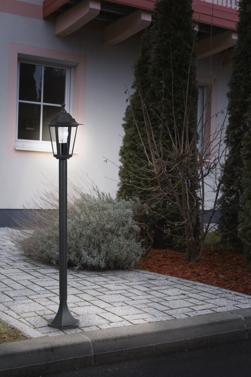 Laterna 100cm Noir bornes De Eglo - Gr&acirc;ce &agrave; sa construction robuste et son indice de protection IP44, il r&eacute;siste aux intemp&eacute;ries et sa forme &eacute;l&eacute;gante s'int&egrave;gre harmonieusement &agrave; la plupart des espaces ext&eacute;rieurs.