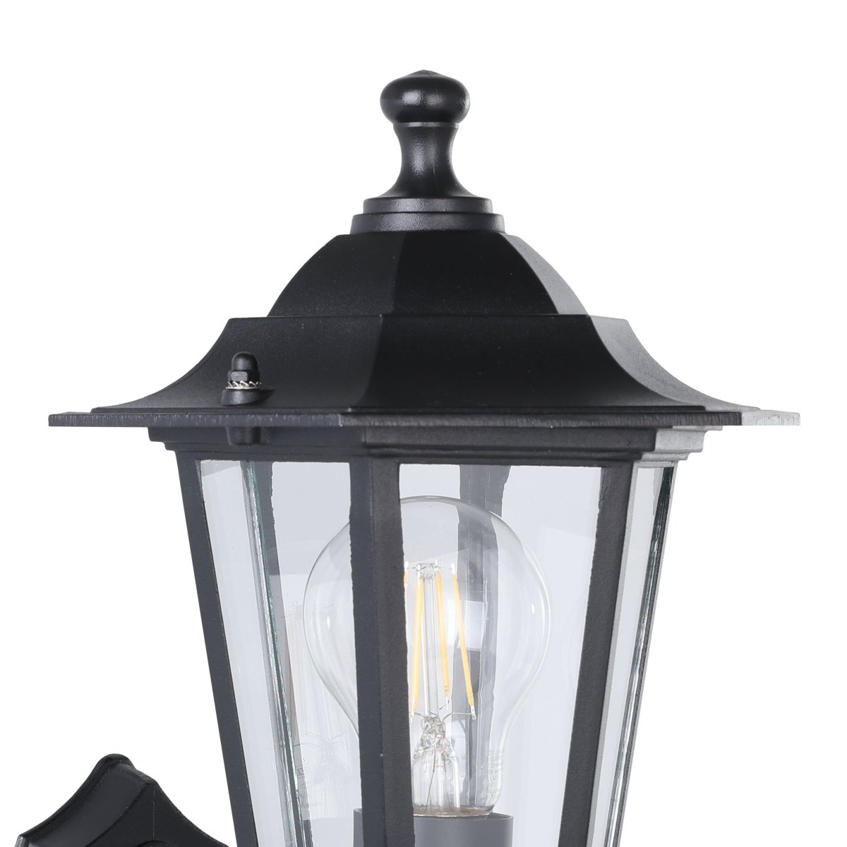 Laterna Noir lampe d’extérieur De Eglo - Son verre transparent laisse entrevoir la source lumineuse, cr&eacute;ant une lumi&egrave;re douce et chaleureuse.