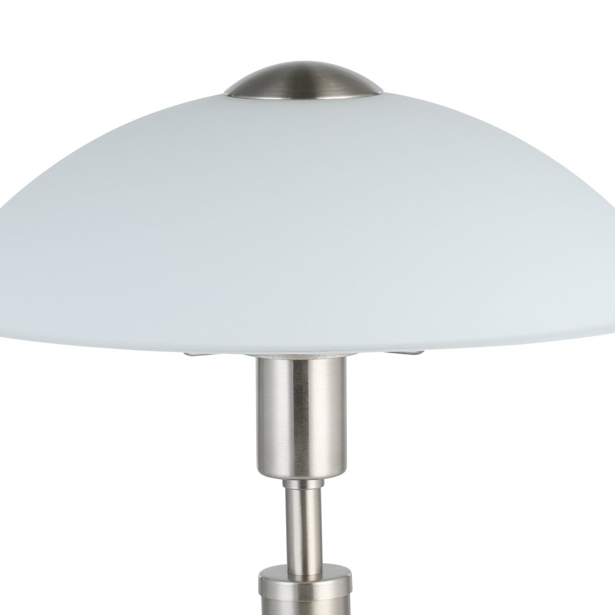 Solo 35cm Nickel lampe de table De Eglo - La lampe de table Solo allie design moderne et fonctionnalit&eacute;.