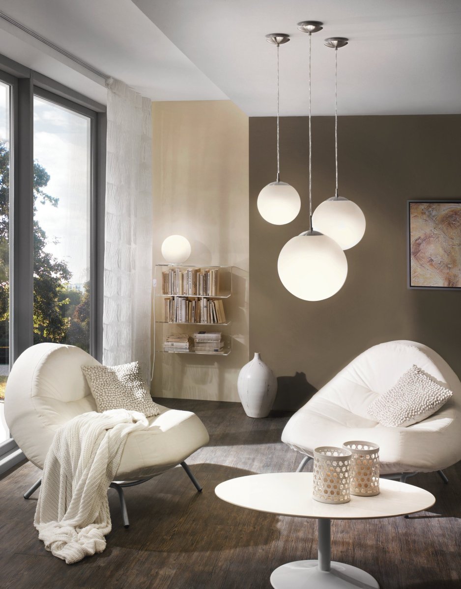 Rondo Ø30 nickel mat suspension De Eglo - Id&eacute;ale au-dessus d'une table &agrave; manger, dans un couloir ou comme &eacute;clairage d'ambiance dans le salon, elle allie fonctionnalit&eacute; et esth&eacute;tique.