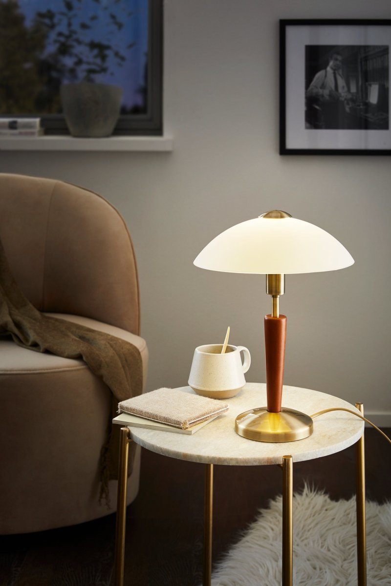 Solo 35cm Bronze lampe de table De Eglo - Solo 1 est une lampe de table &eacute;l&eacute;gante avec fonction de variateur tactile qui vous donne un contr&ocirc;le total sur la luminosit&eacute; d'un simple toucher.