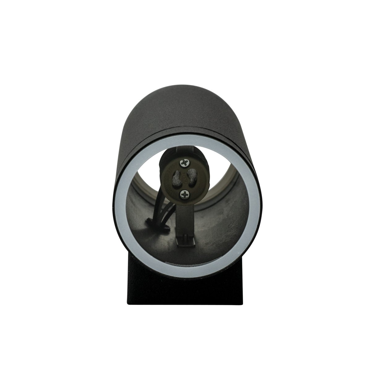 Stege Noir lampe d’extérieur De Dyberg Larsen - La lampe &eacute;met de la lumi&egrave;re vers le haut et vers le bas, cr&eacute;ant un &eacute;clairage efficace et atmosph&eacute;rique dans la pi&egrave;ce.