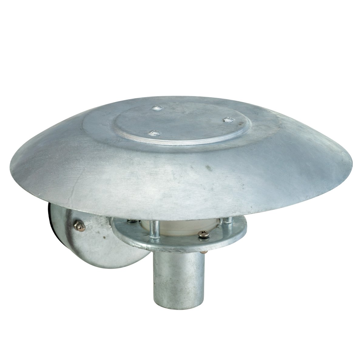 Randers Galvanisé lampe d’extérieur De Dyberg Larsen - L'acier galvanisé offre une longue durée de vie et l'abat-jour cylindrique givré autour de la source lumineuse fournit une lumière agréable et sans éblouissement.