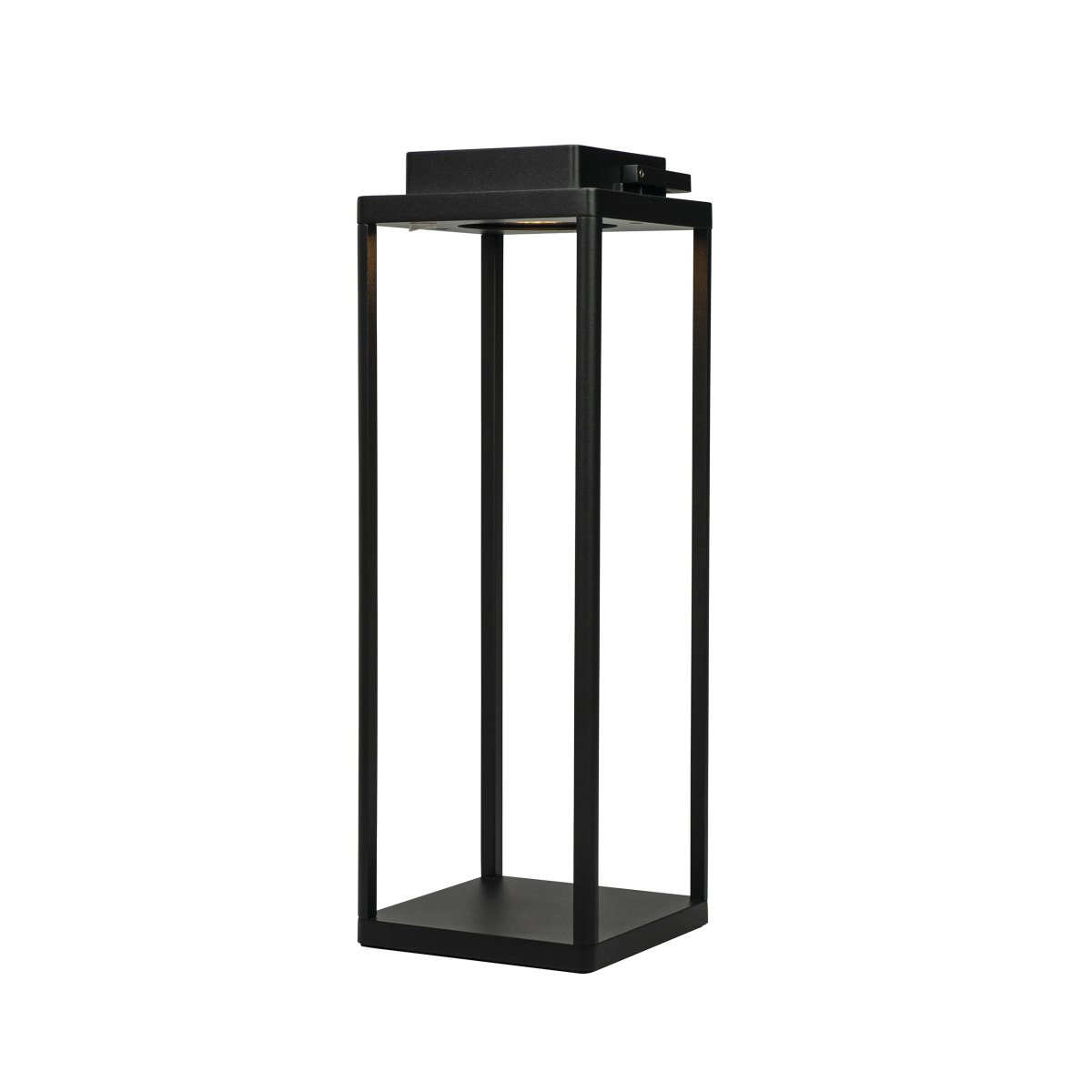 Lucca 44cm Noir portable De Dyberg Larsen - La lanterne Lucca en métal robuste avec poignée de transport et LED intégrée en haut est parfaite comme décoration pour la terrasse, le balcon ou devant la porte d'entrée.