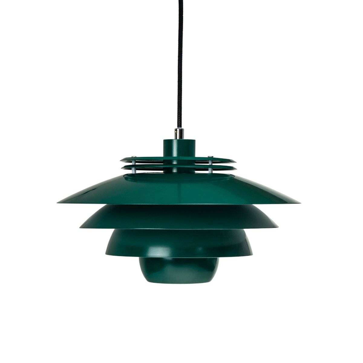 Ejka Ø38 Vert foncé suspension De Dyberg Larsen - La suspension Ejka est à la fois belle et fonctionnelle, émettant une lumière capable d'illuminer toute la pièce.