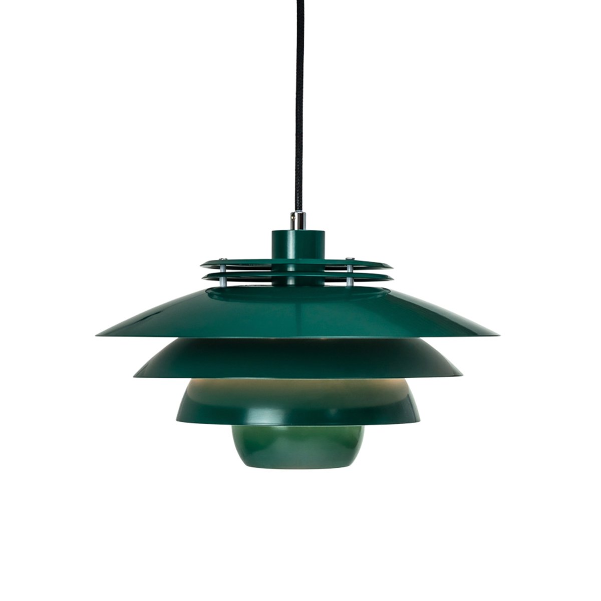 Ejka Ø38 Vert foncé suspension De Dyberg Larsen - La suspension Ejka est à la fois belle et fonctionnelle, émettant une lumière capable d'illuminer toute la pièce.