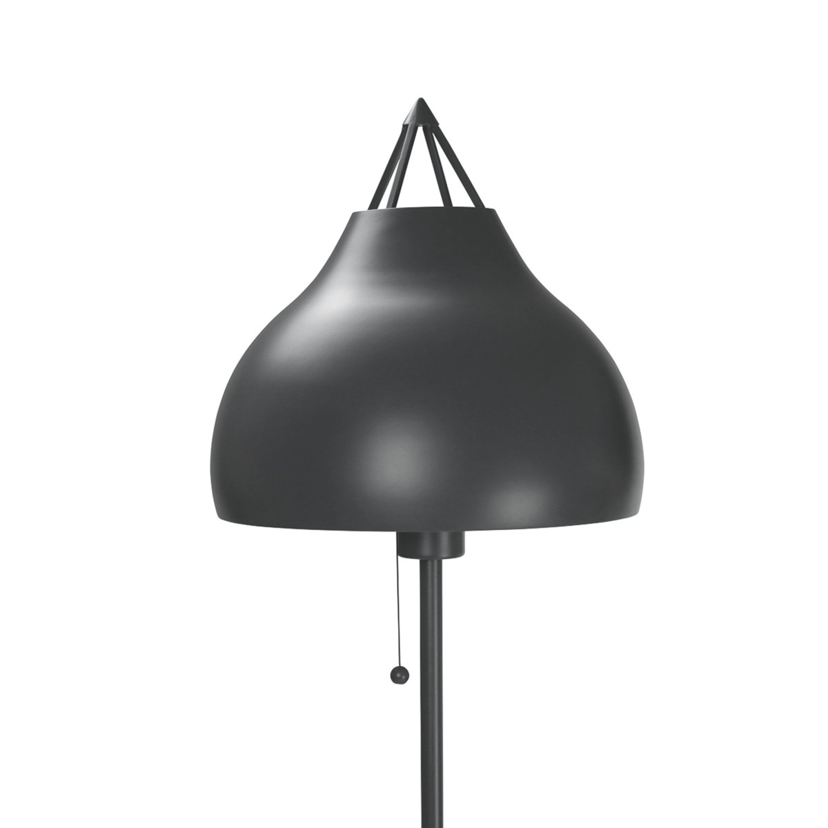 Pyra Gris lampadaire De Dyberg Larsen - Lampadaire Pyra en beau gris mat&aring; La lampe a un design nordique classique avec une forme large et élégante qui émet une lumière douce et atmosphérique.