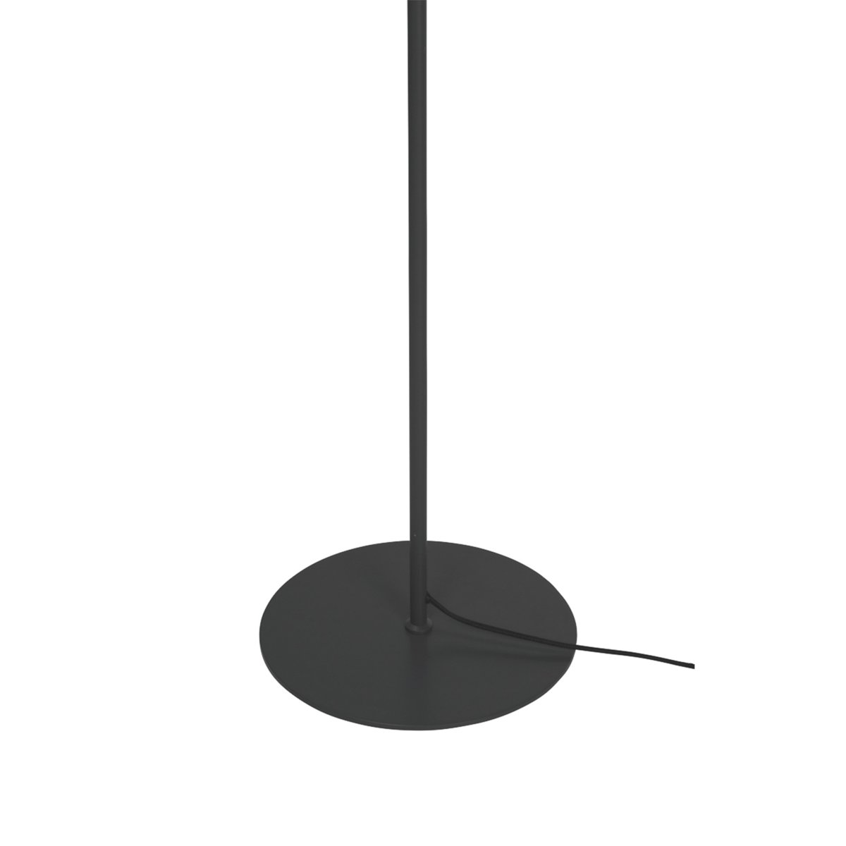 Pyra Gris lampadaire De Dyberg Larsen - Lampadaire Pyra en beau gris mat&aring; La lampe a un design nordique classique avec une forme large et élégante qui émet une lumière douce et atmosphérique.
