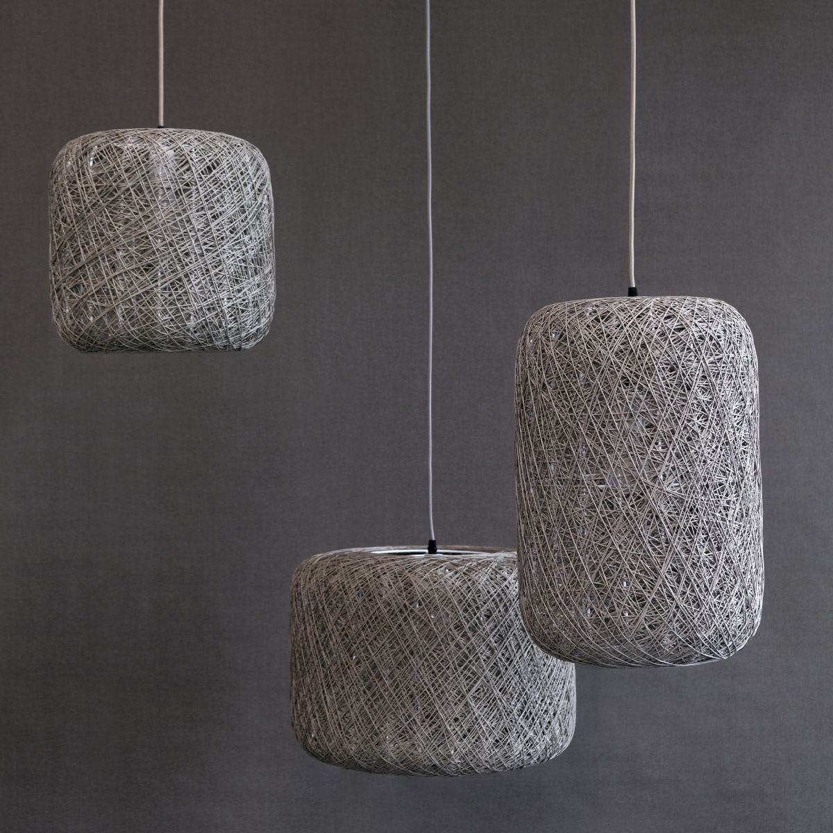 Spin Ø30 Gris suspension De Dyberg Larsen - Lampan finns i tre olika storlekar, och denna variant &auml;r den minsta i serien.