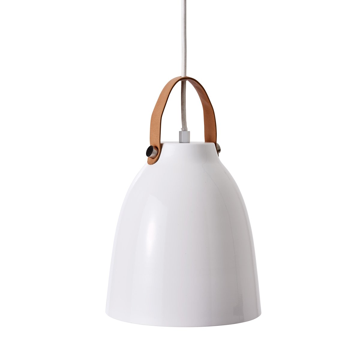 Copenhagen Ø19 Blanc brillant suspension De Dyberg Larsen - Fabriquée en métal et dotée d'une sangle en cuir droite sur l'abat-jour, la lampe donne une expression unique et personnelle.