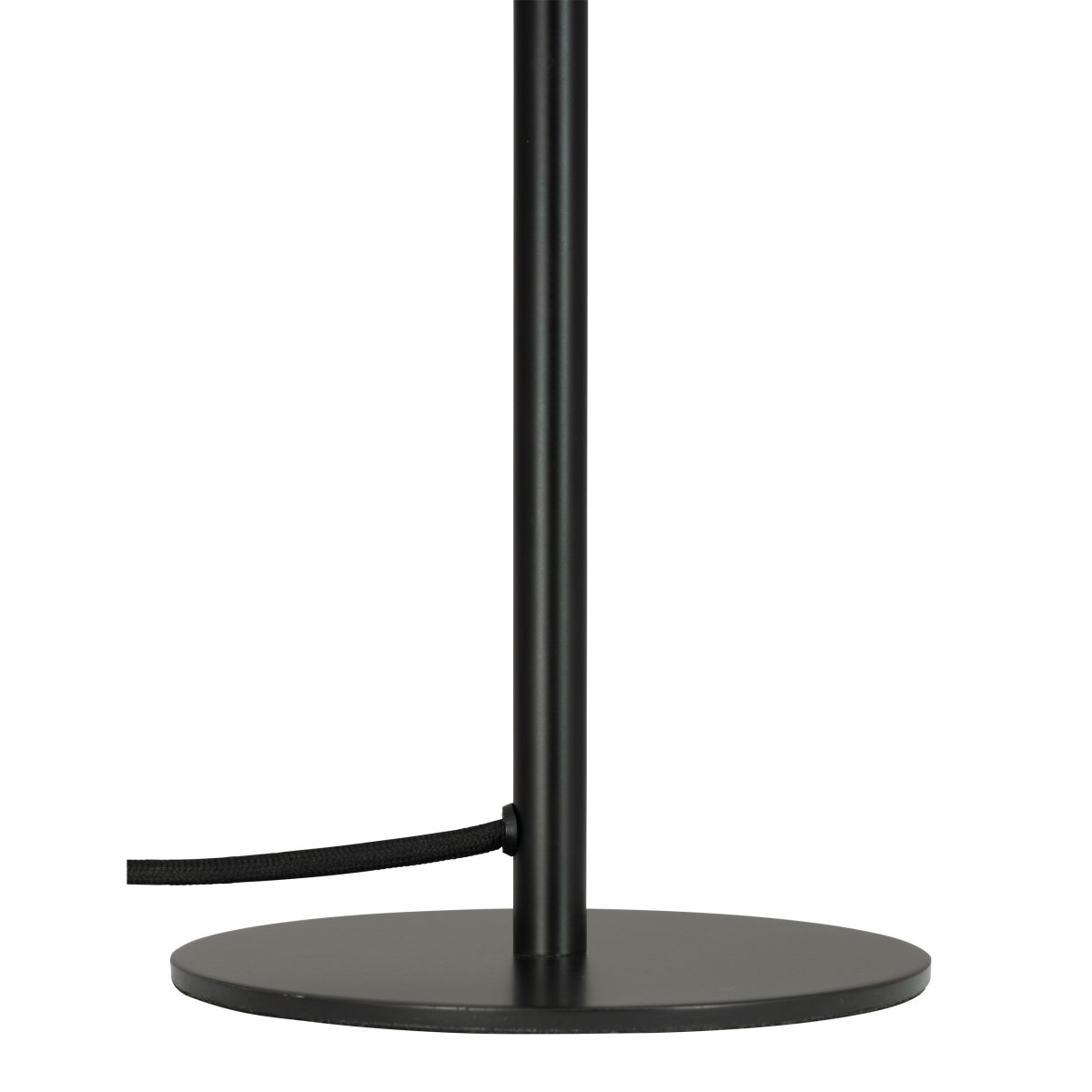 Stockholm 43cm Noir lampe de table De Dyberg Larsen - La lampe &eacute;met une lumi&egrave;re douce et agr&eacute;able qui cr&eacute;e une atmosph&egrave;re agr&eacute;able, qu'elle soit plac&eacute;e sur le bureau, la table de chevet ou dans le salon.