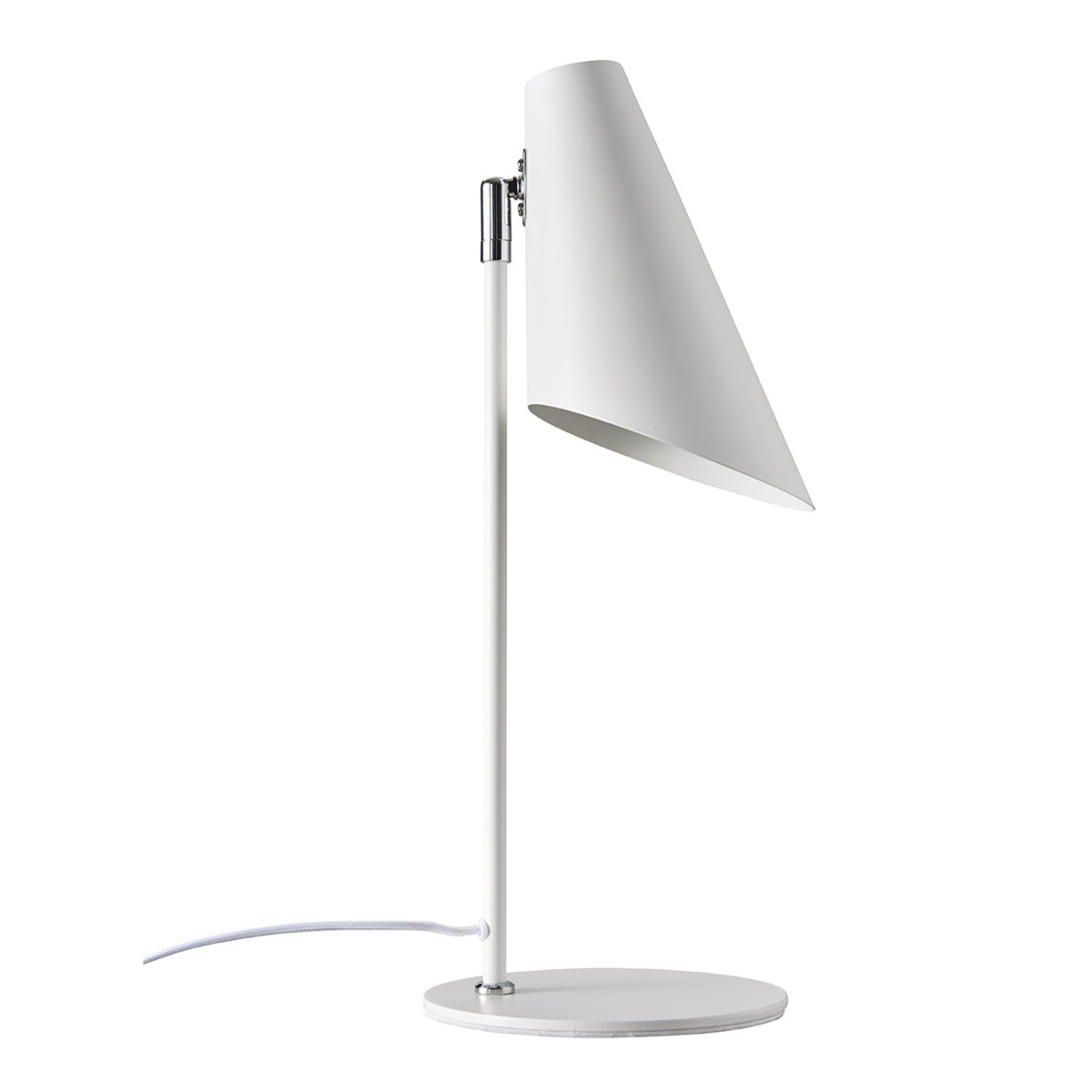 Cale 50cm Blanc lampe de bureau De Dyberg Larsen - Grâce à sa forme fine et élégante, Cale est facile à placer et s'intègre parfaitement aussi bien dans le bureau à domicile que dans la chambre.