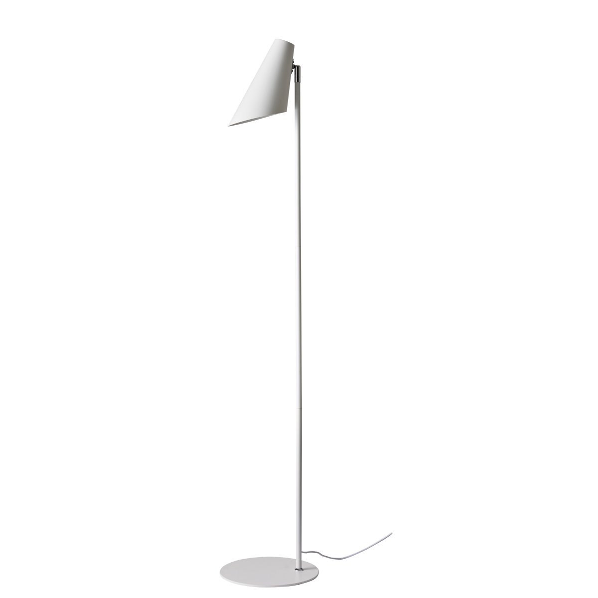 Cale Blanc lampadaire De Dyberg Larsen - Avec son design blanc simple et sa forme minimaliste, Cale ajoute une touche &eacute;l&eacute;gante &agrave; n'importe quelle pi&egrave;ce.