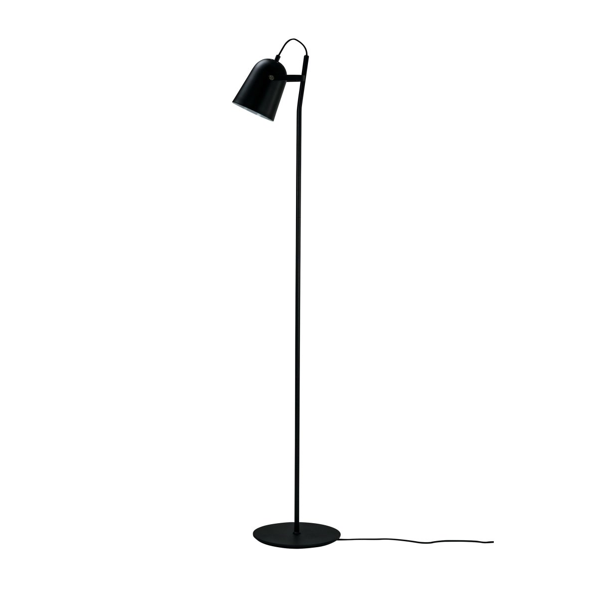 Oslo Noir lampadaire De Dyberg Larsen - Avec son design simple, noir mat et son abat-jour réglable, Oslo crée un point de lumière agréable qui s'intègre parfaitement dans le salon, à côté du fauteuil de lecture ou dans la chambre.