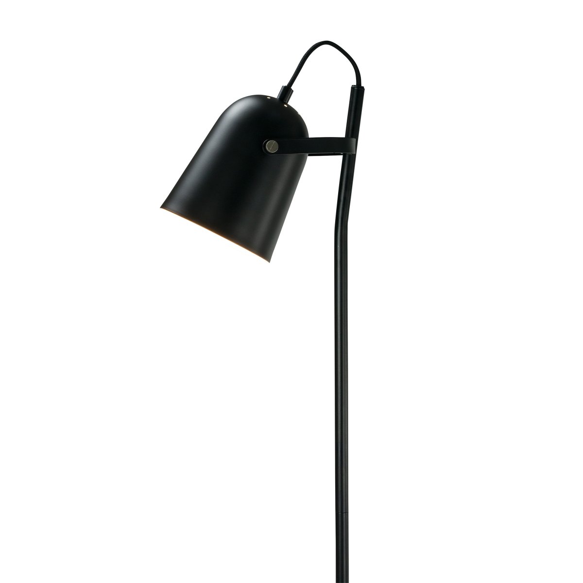 Oslo Noir lampadaire De Dyberg Larsen - Avec son design simple, noir mat et son abat-jour réglable, Oslo crée un point de lumière agréable qui s'intègre parfaitement dans le salon, à côté du fauteuil de lecture ou dans la chambre.