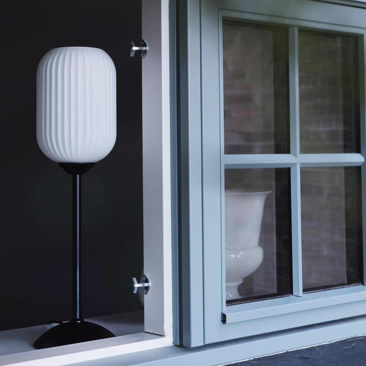 Riflet 52cm Noir lampe de table De Dyberg Larsen - Le Rifle est une lampe de table qui allie élégance classique et design moderne !