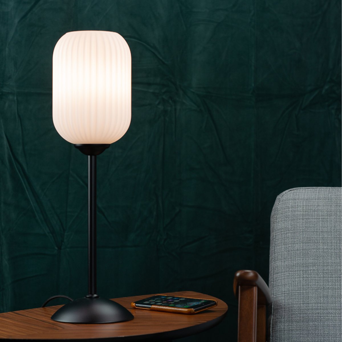 Riflet 52cm Noir lampe de table De Dyberg Larsen - Le Rifle est une lampe de table qui allie élégance classique et design moderne !