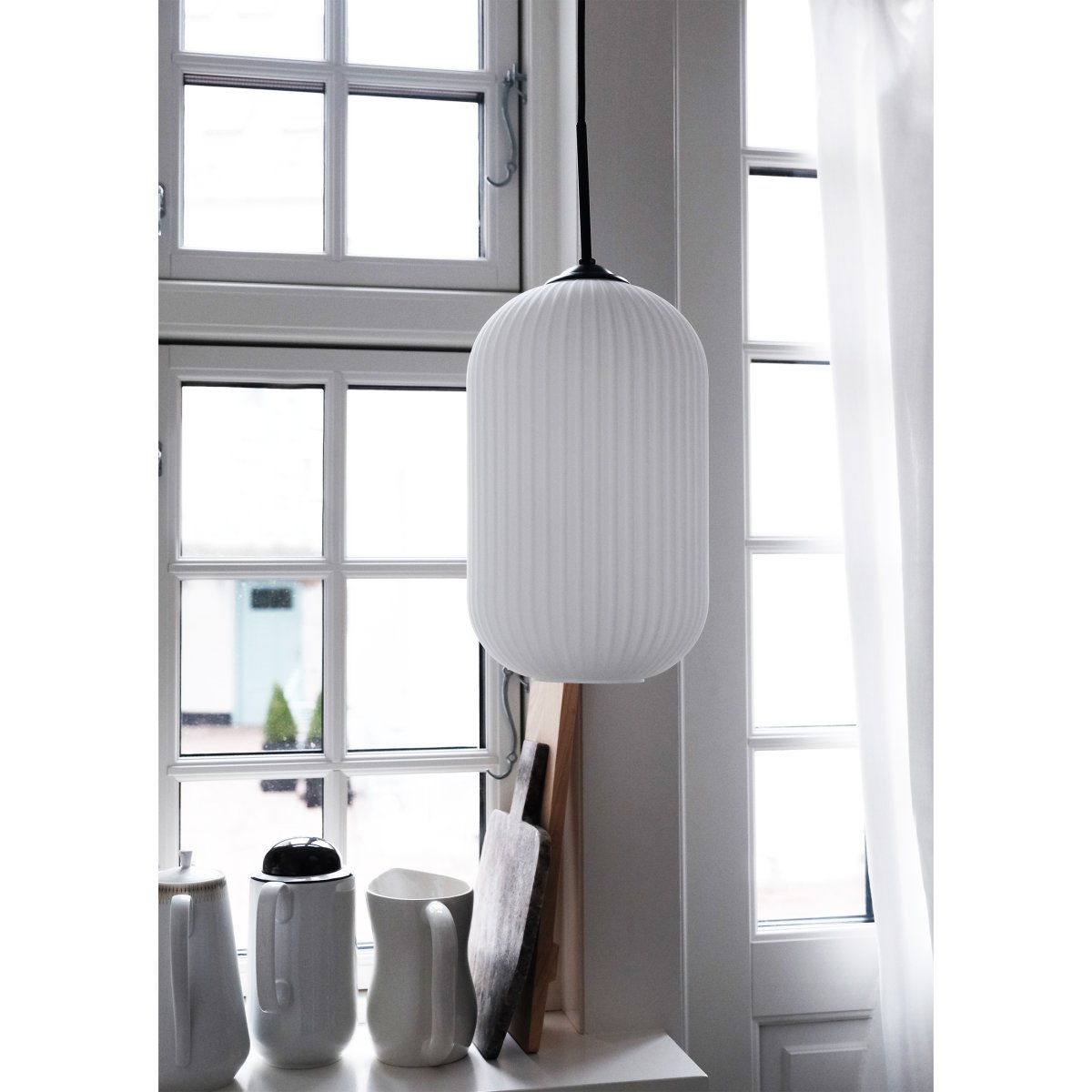 Riflet Ø14 Noir suspension De Dyberg Larsen - Avec ces lampes classiques, les possibilités sont infinies : combinez par exemple deux tailles différentes au-dessus de la table à manger ou dans un coin pour un look unique.