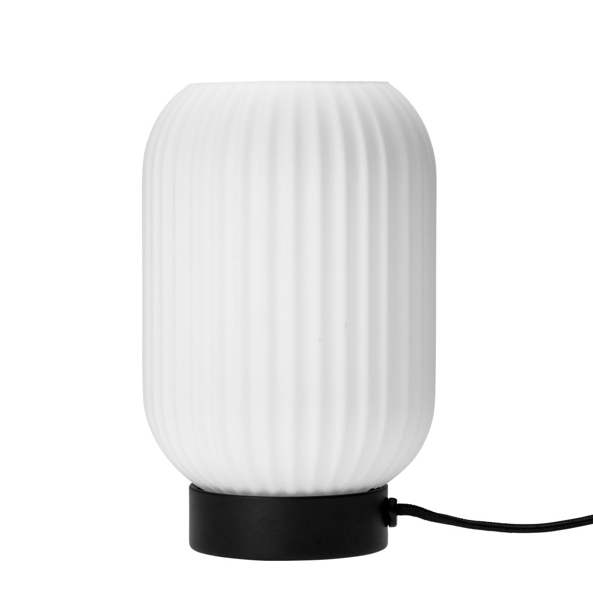 Riflet 22cm Noir lampe de table De Dyberg Larsen - Le Rifle est une lampe de table compacte qui allie élégance classique et design moderne !