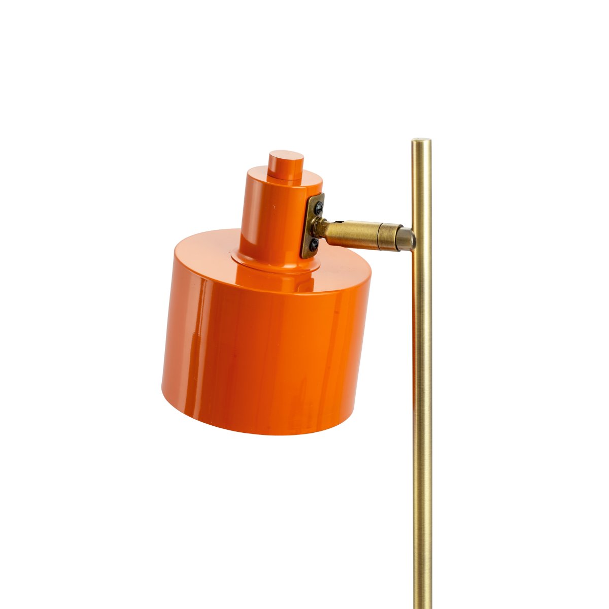 Ocean 43cm Orange lampe de bureau De Dyberg Larsen - Le corps de la lampe est en laiton poli à la main, ce qui peut entraîner des variations de couleur uniques entre les lampes de cette belle série.