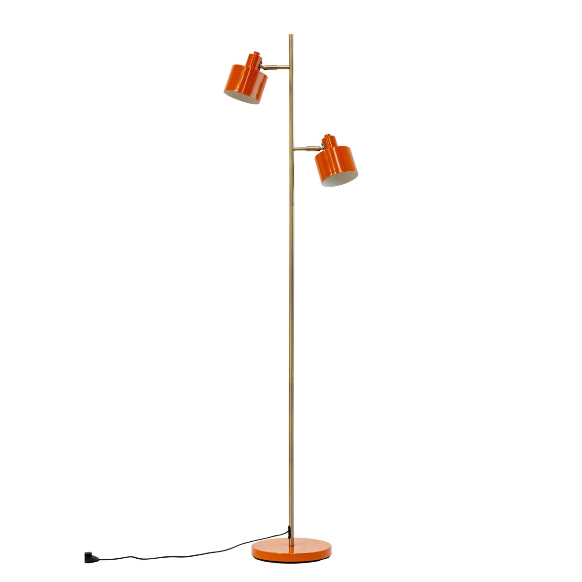 Ocean Orange lampadaire De Dyberg Larsen - Le corps de la lampe est en laiton poli à la main, ce qui peut entraîner des variations de couleur uniques entre les lampes de cette belle série.